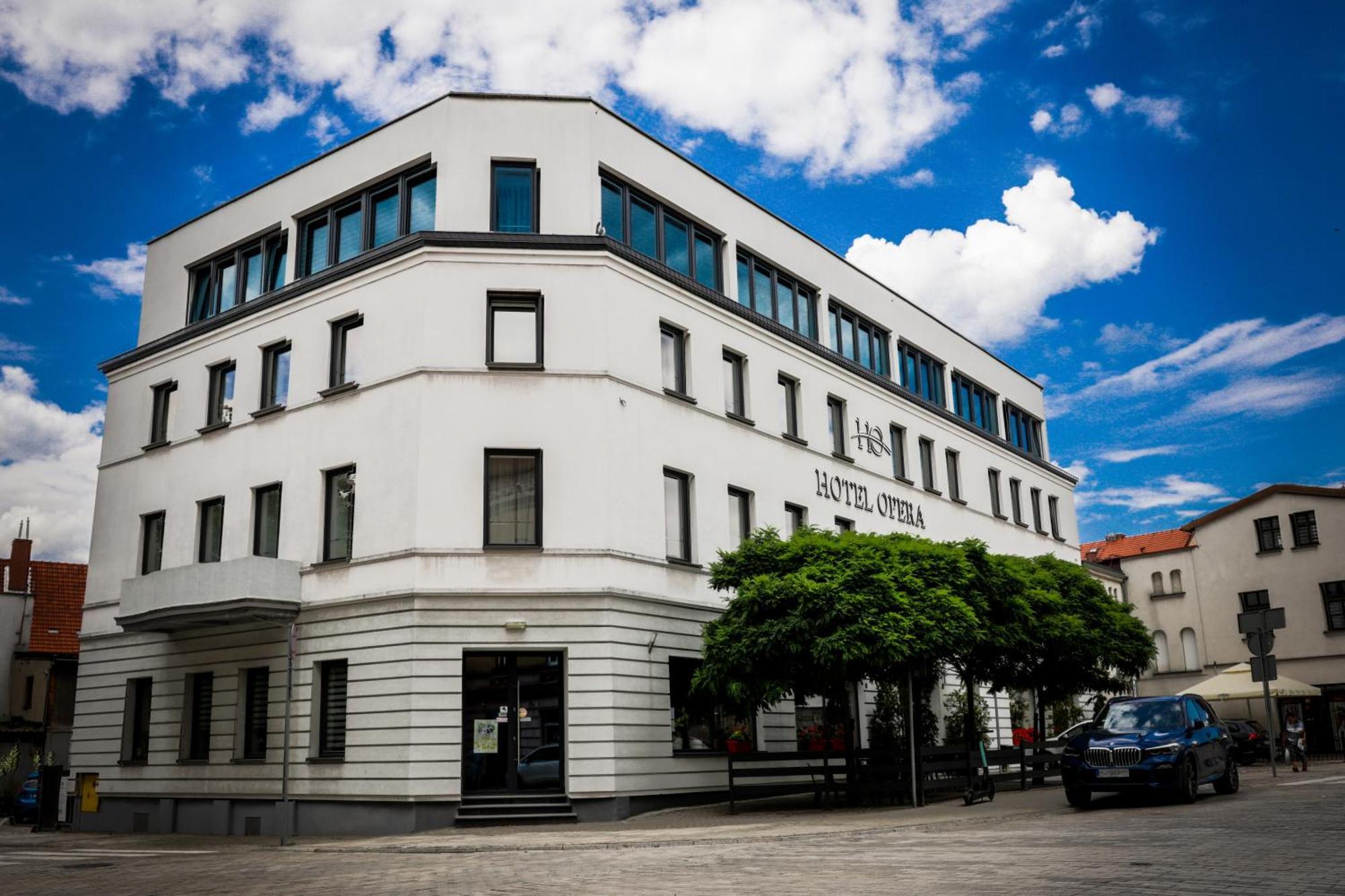 Hotel Opera Tarnowskie Gory Luaran gambar