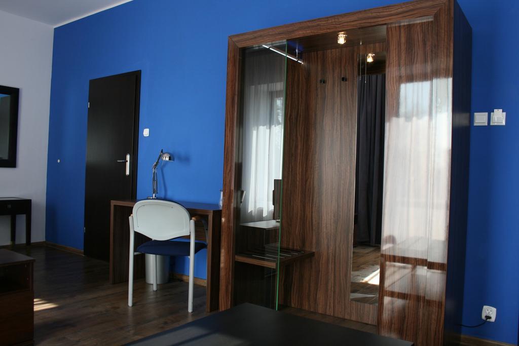 Hotel Opera Tarnowskie Gory Bilik gambar