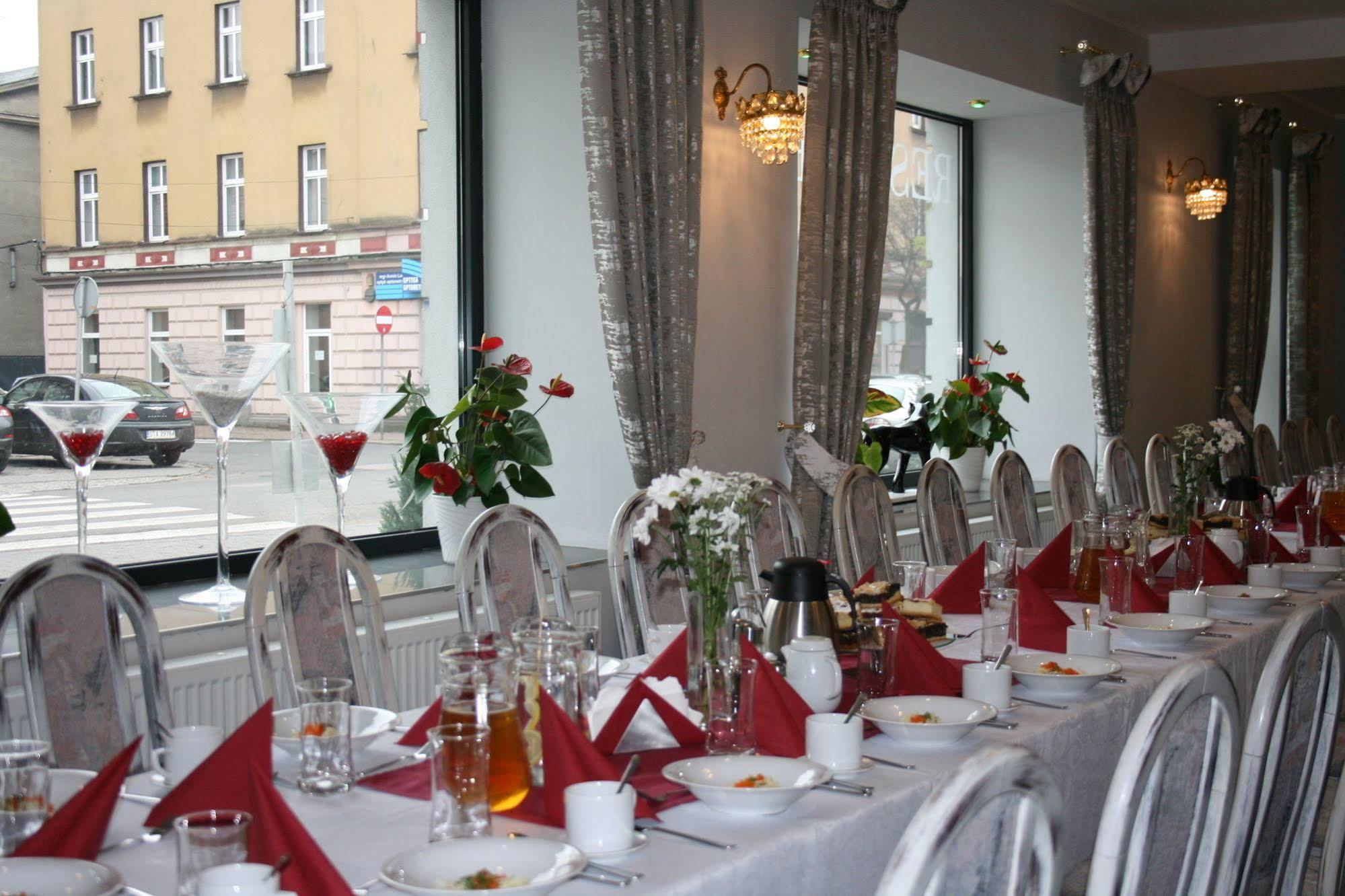 Hotel Opera Tarnowskie Gory Luaran gambar